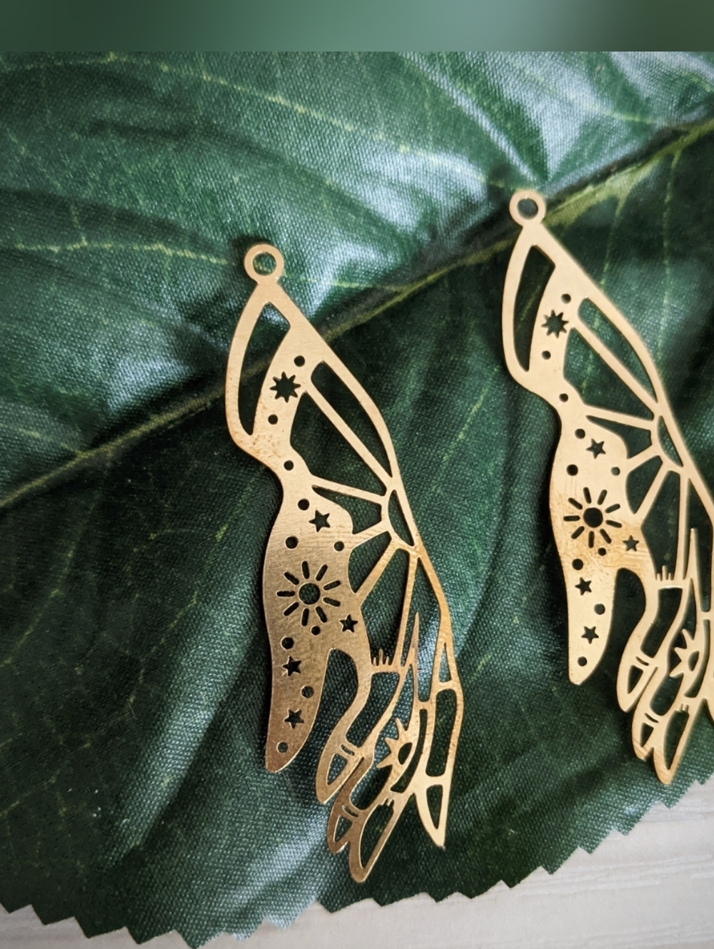 (7/$25) Brass Tarot Hand Charms - 55mm Celestial pendant ⭐✨